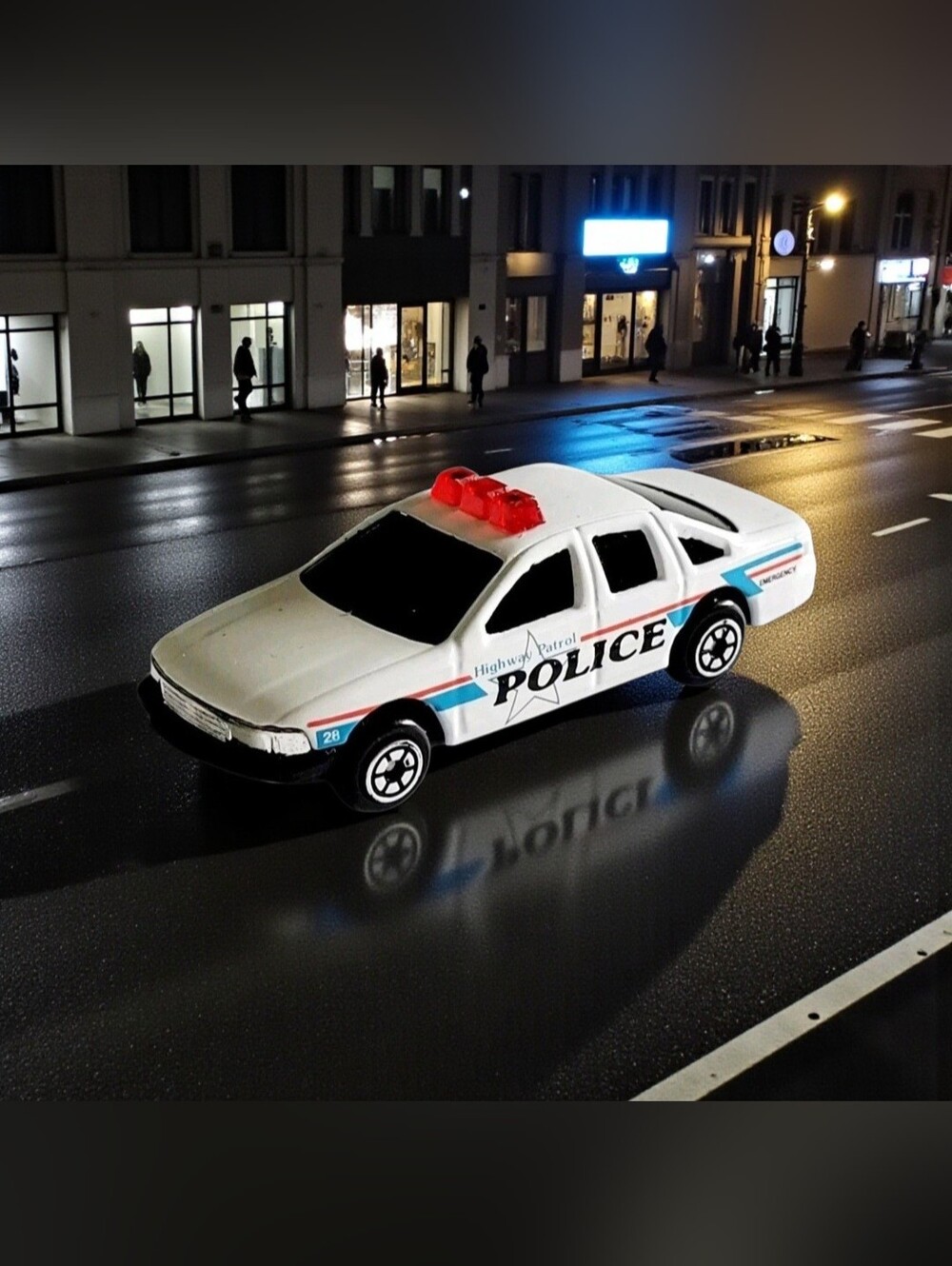Yatming #823 Chevy Caprice Police Highway Patrol #28 Die-Cast 1:64 Car Sedan. Th